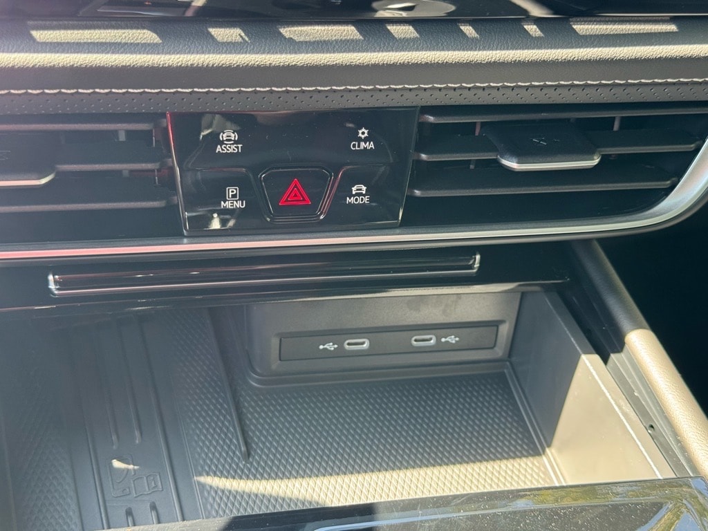 2026 Volkswagen Atlas Cross Sport SE w/Tech - Photo 32