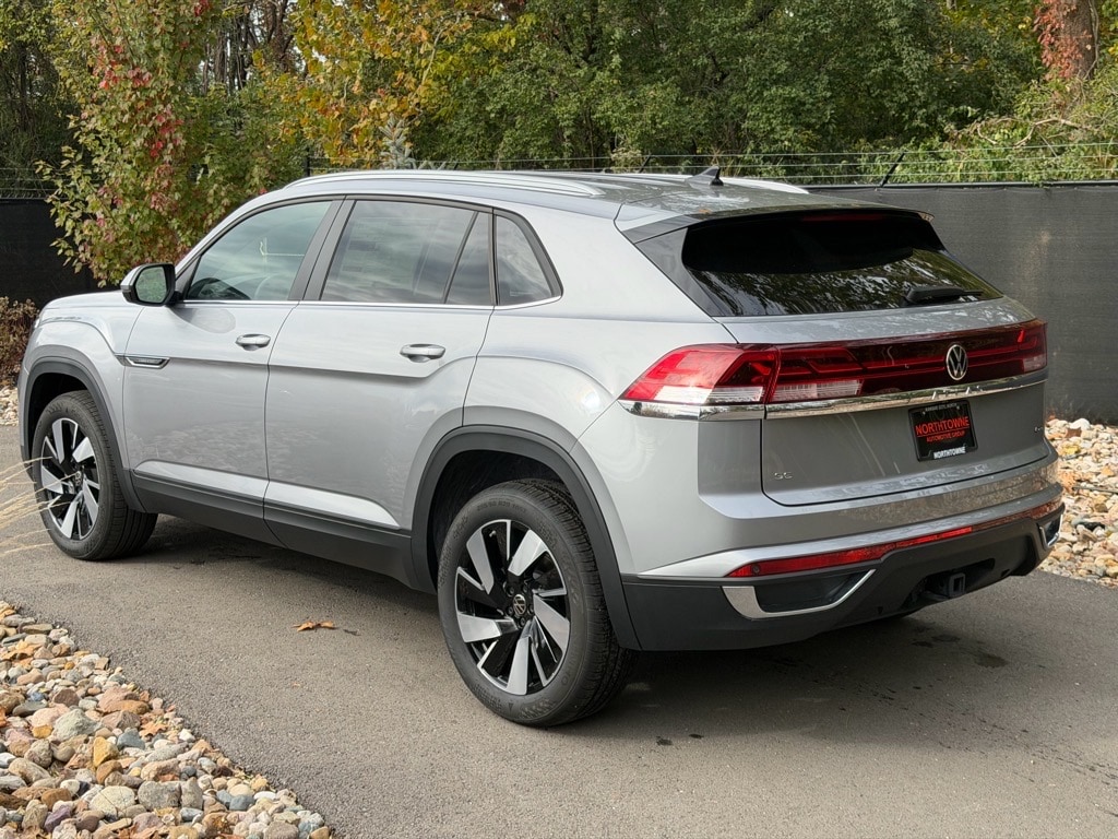 New 2025 Volkswagen Atlas Cross Sport 2.0T SE w/Technology SUV