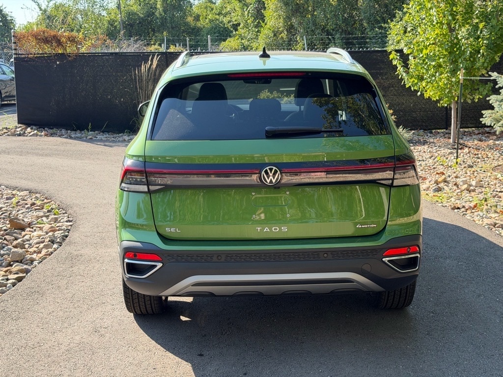 New 2025 Volkswagen Taos 1.5T SEL SUV