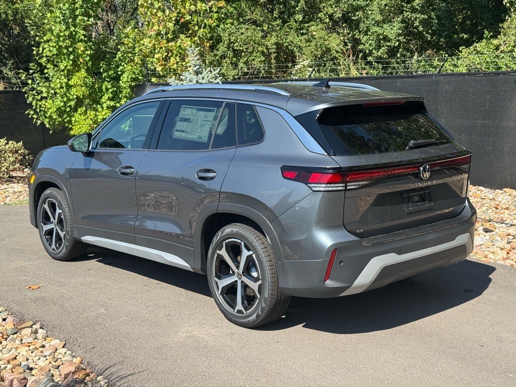 2025 Volkswagen Tiguan SE photo 2