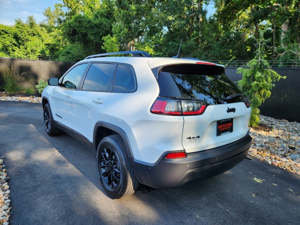 2023 Jeep Cherokee Altitude Lux photo 3
