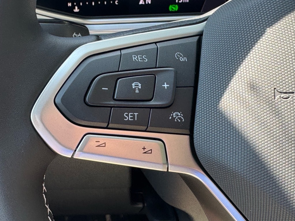 2025 Volkswagen Taos SE - Photo 25