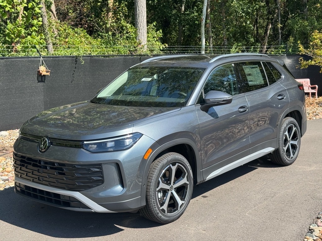 New 2025 Volkswagen Tiguan 2.0T SE SUV