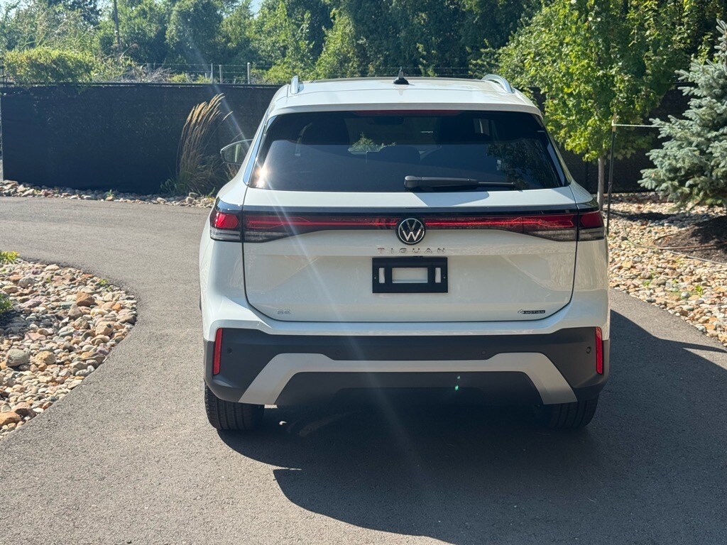 2025 Volkswagen Tiguan SE photo 3