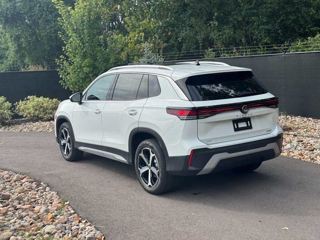 2025 Volkswagen Tiguan SE photo 2