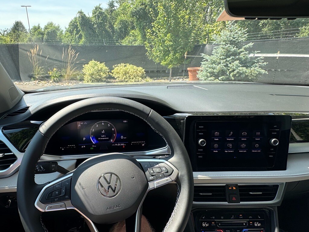 2025 Volkswagen Taos SE - Photo 24