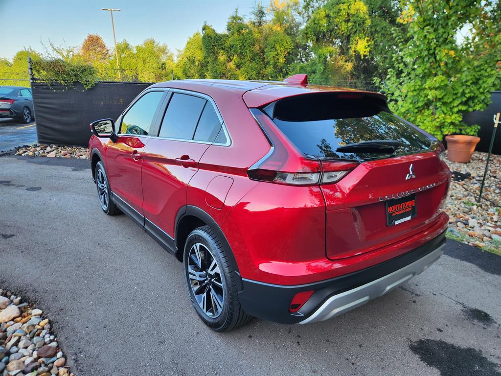 2024 Mitsubishi Eclipse Cross SE photo 3