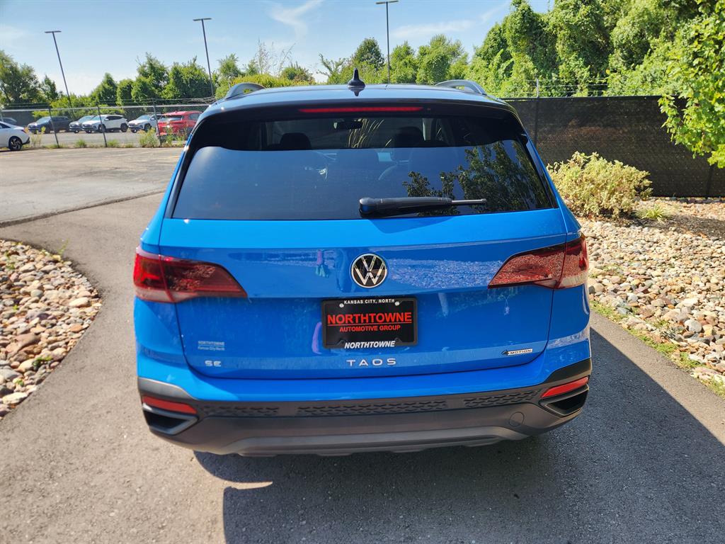 2024 Volkswagen Taos SE photo 4