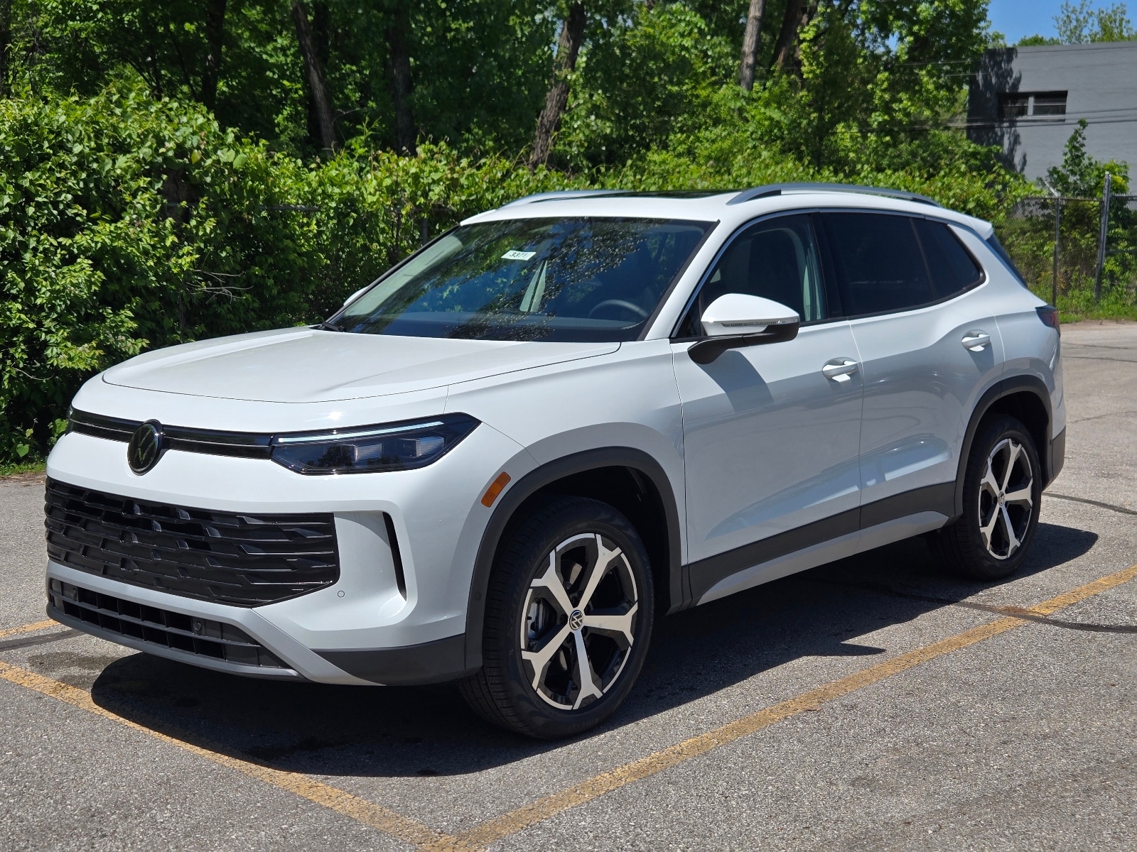 2026 Volkswagen Tiguan 2.0T SE 4Motion's photo