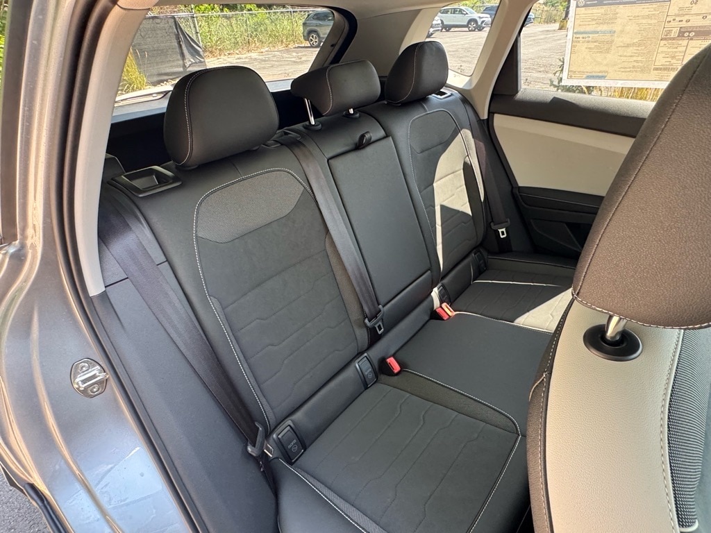 2025 Volkswagen Taos SE - Photo 14
