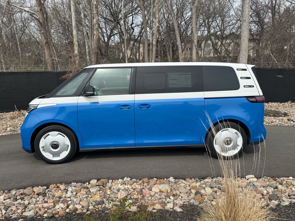 2025 Volkswagen ID. Buzz photo 2