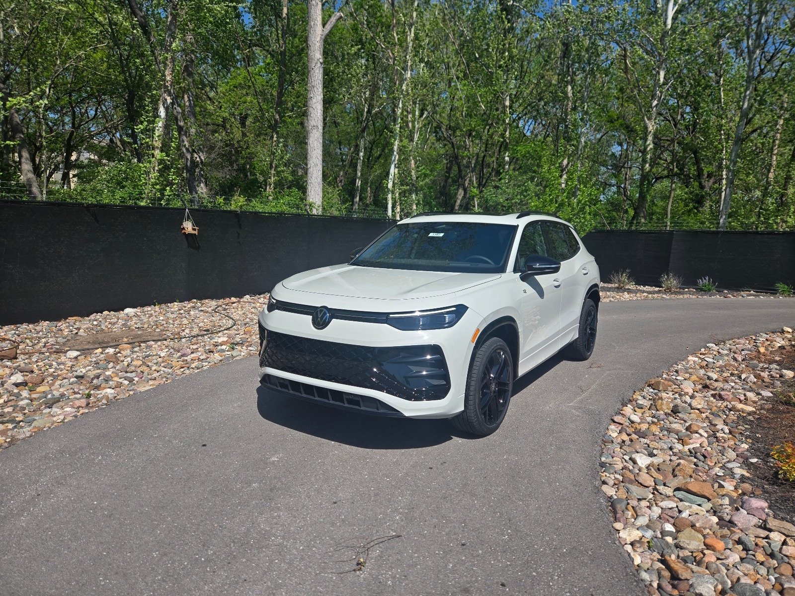 2026 Volkswagen Tiguan 2.0T SE R-Line Black 4Motion's photo