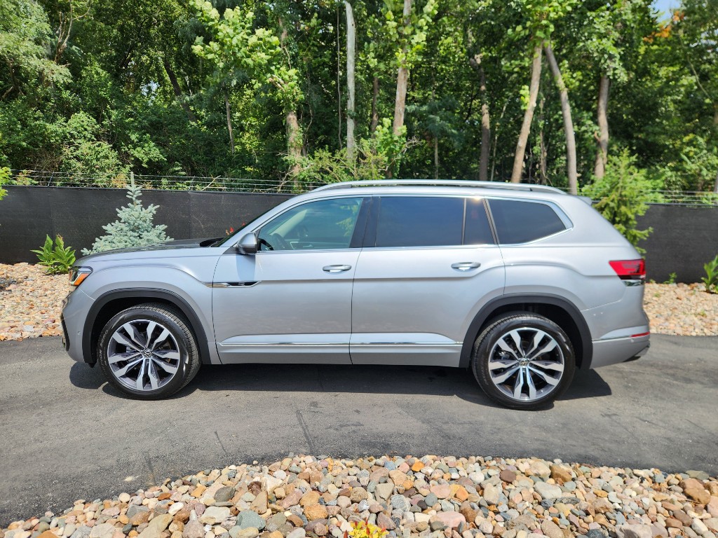 Used 2022 Volkswagen Atlas SEL Premium R-Line with VIN 1V2FR2CA4NC541721 for sale in Kansas City