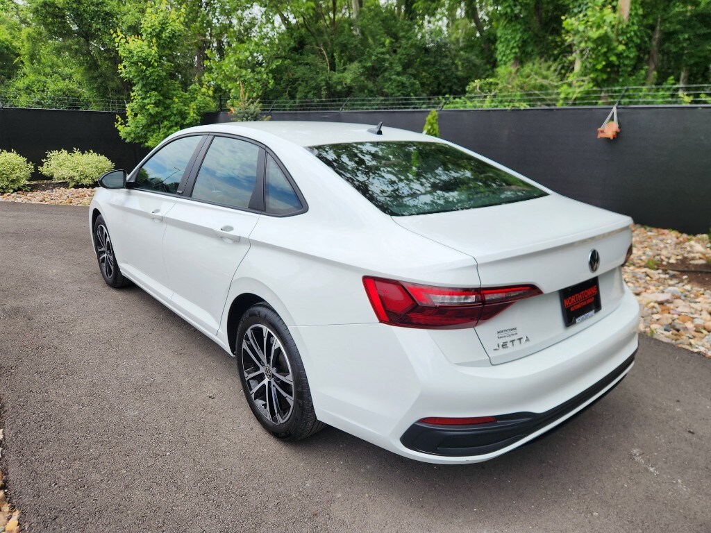 2024 Volkswagen Jetta 1.5T Sport photo 3