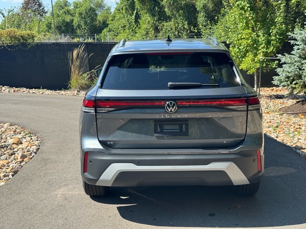New 2025 Volkswagen Tiguan 2.0T SE SUV