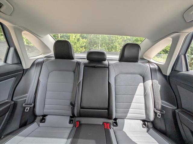 2025 Volkswagen Jetta SE - Photo 16