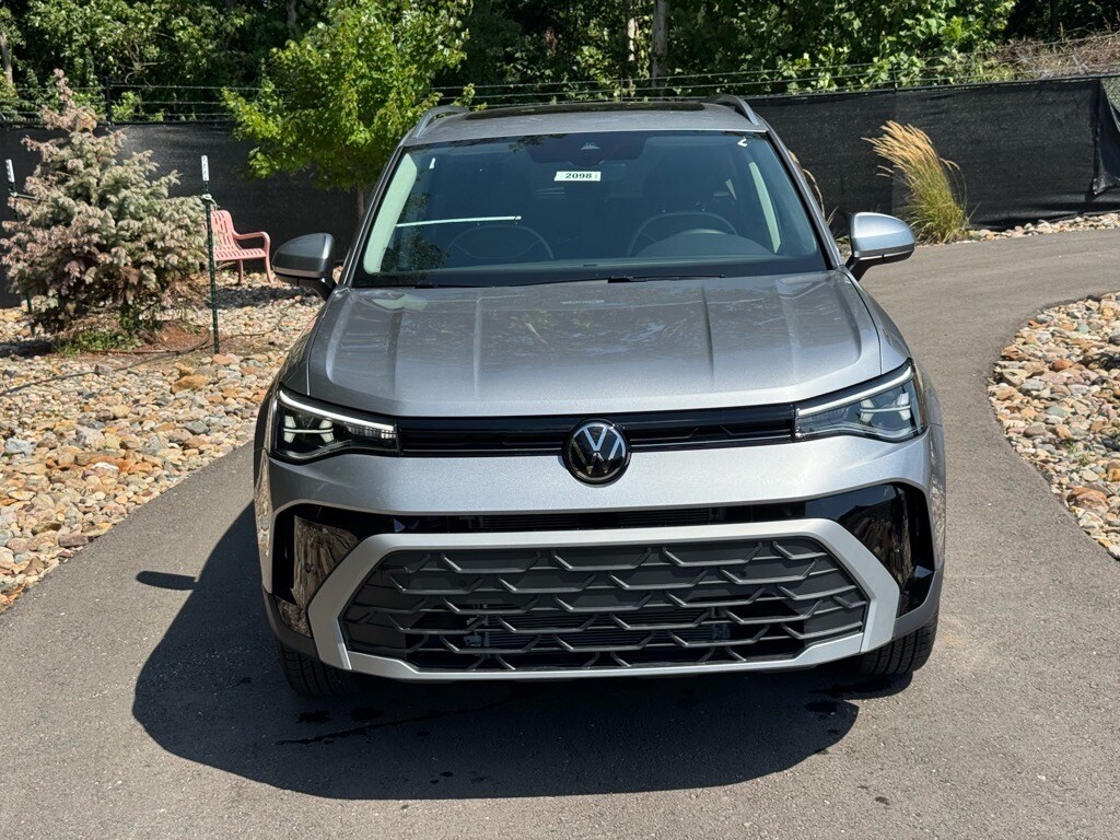 2025 Volkswagen Taos SE - Photo 8