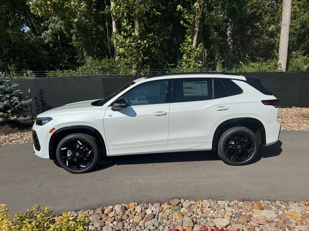 New 2025 Volkswagen Tiguan 2.0T SE R-Line Black SUV