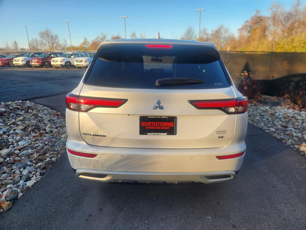 2024 Mitsubishi Outlander SE photo 4