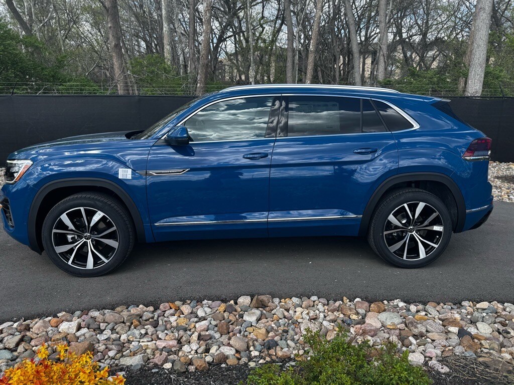 2025 Volkswagen Atlas Cross Sport SEL Premium R-Line photo 2