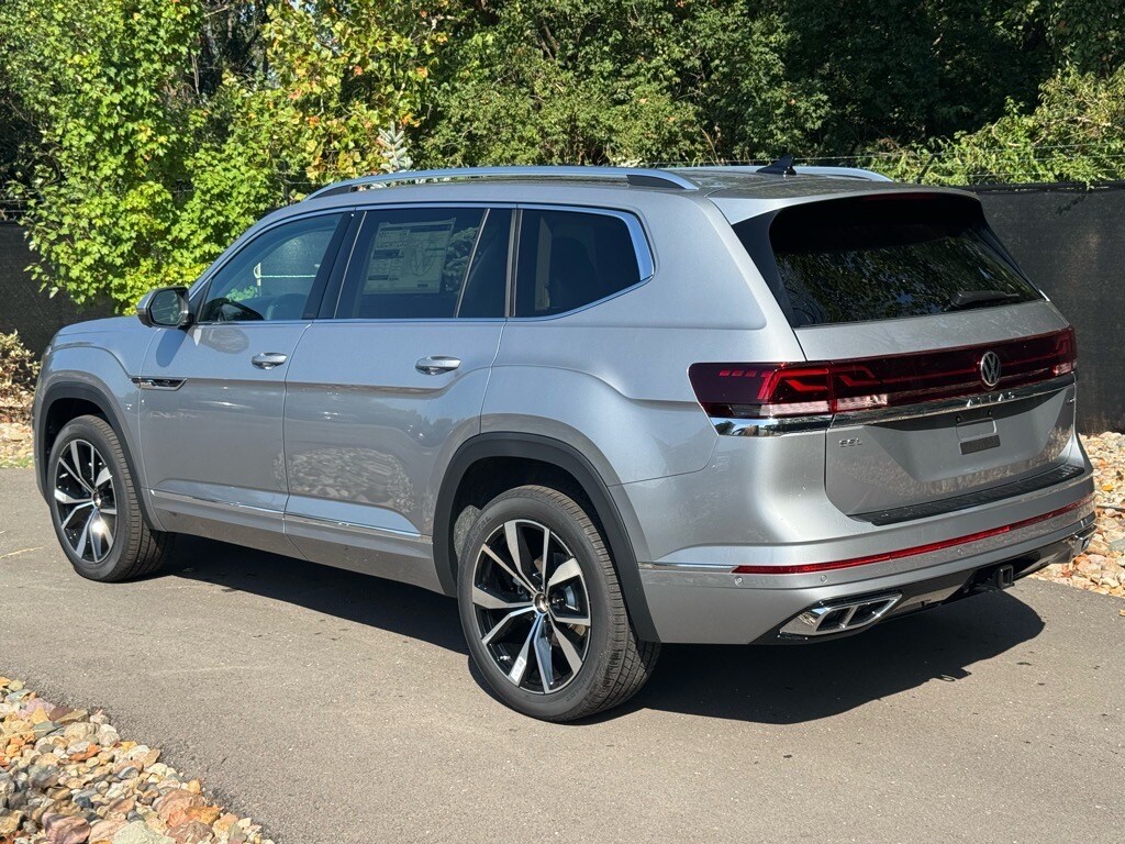 2026 Volkswagen Atlas SEL Premium R-Line photo 2
