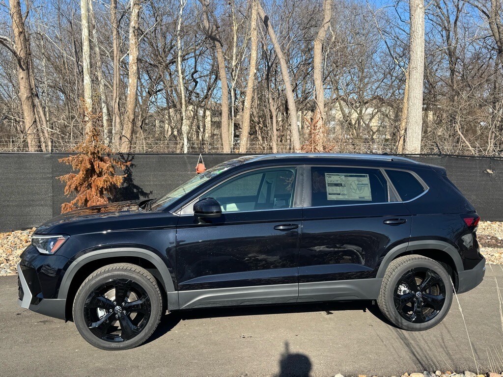 2025 Volkswagen Taos SEL photo 2