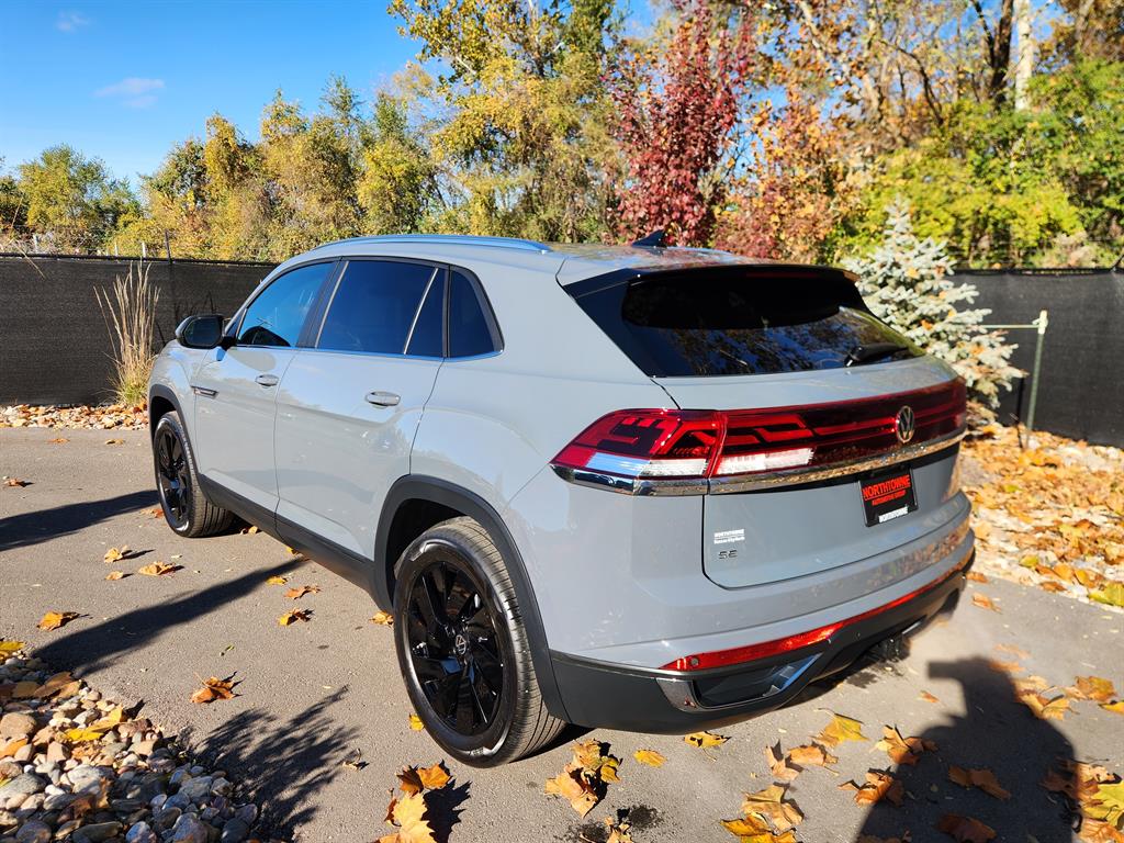 2025 Volkswagen Atlas Cross Sport SE Technology photo 2