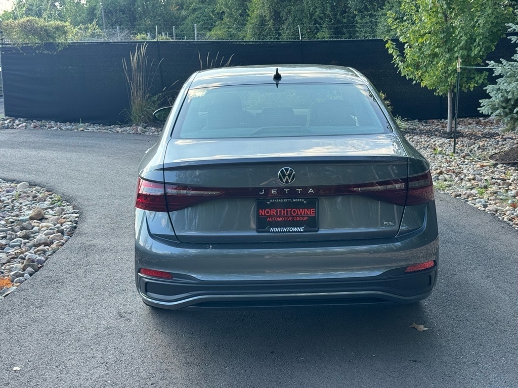 New 2025 Volkswagen Jetta 1.5T SE Sedan