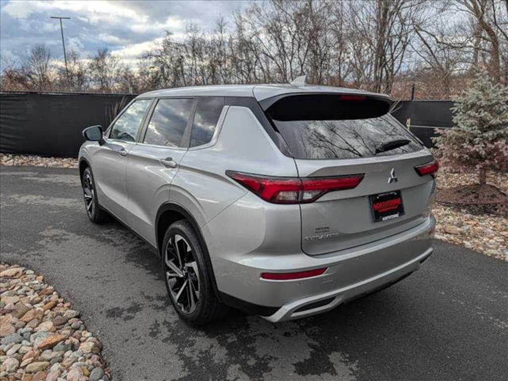 Used 2024 Mitsubishi Outlander SE SUV