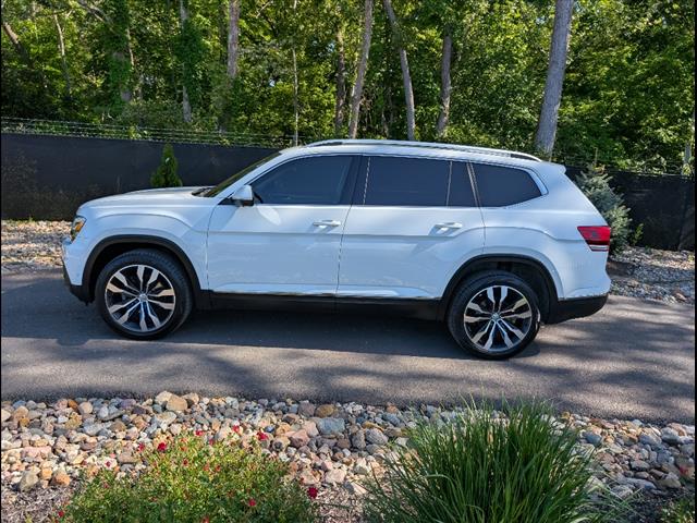 Used 2019 Volkswagen Atlas SEL Premium with VIN 1V2NR2CA8KC587253 for sale in Kansas City, MO