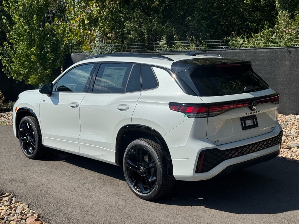 New 2025 Volkswagen Tiguan 2.0T SE R-Line Black SUV