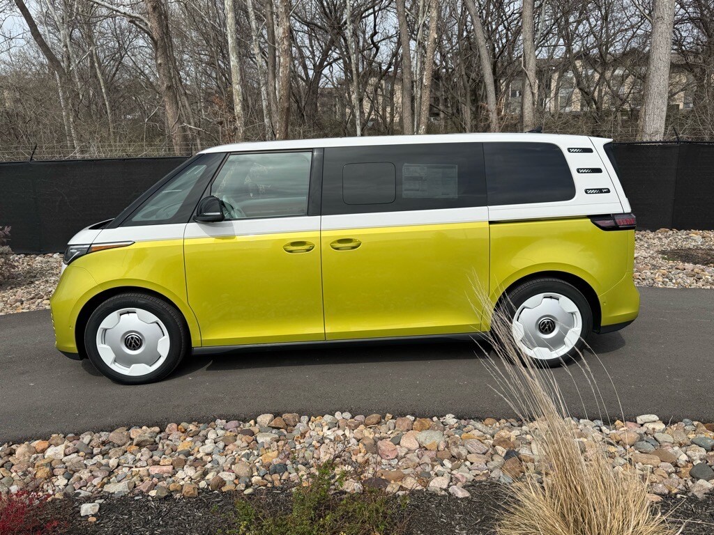 2025 Volkswagen ID. Buzz photo 2