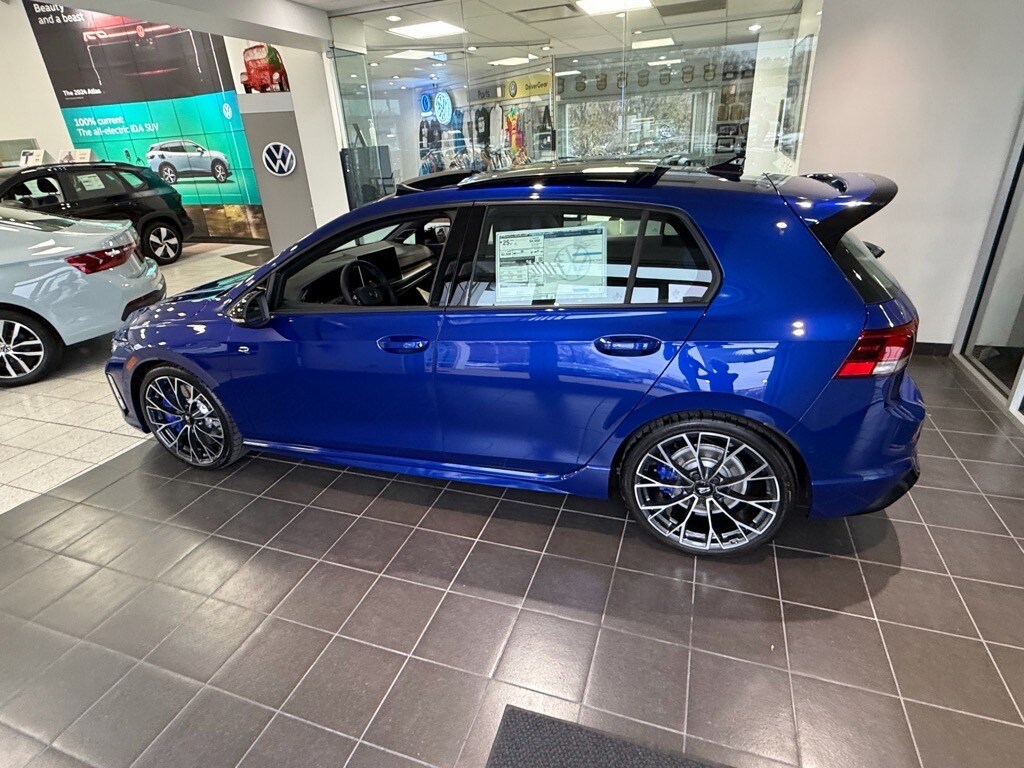 2026 Volkswagen Golf R 2.0 TSI photo 2