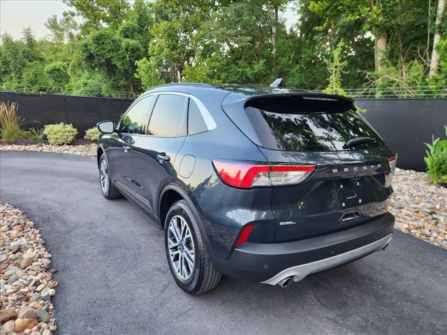 2022 Ford Escape SEL photo 3