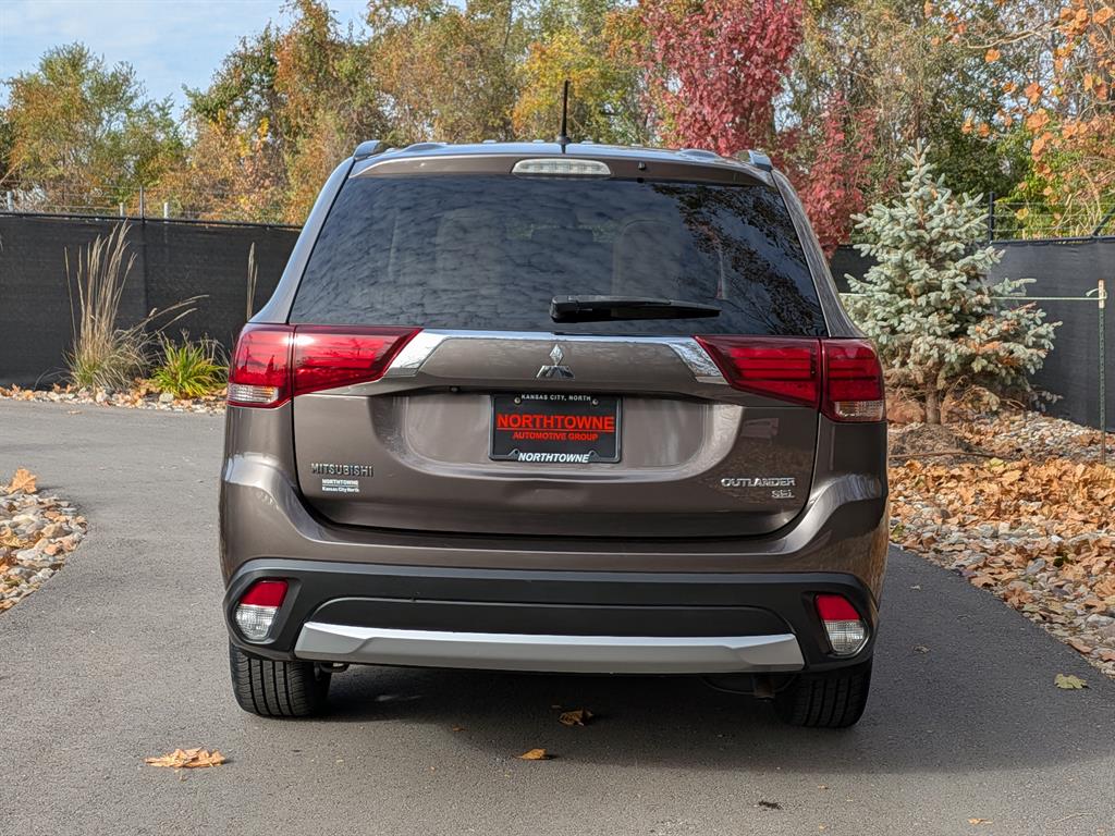 2016 Mitsubishi Outlander SEL photo 3