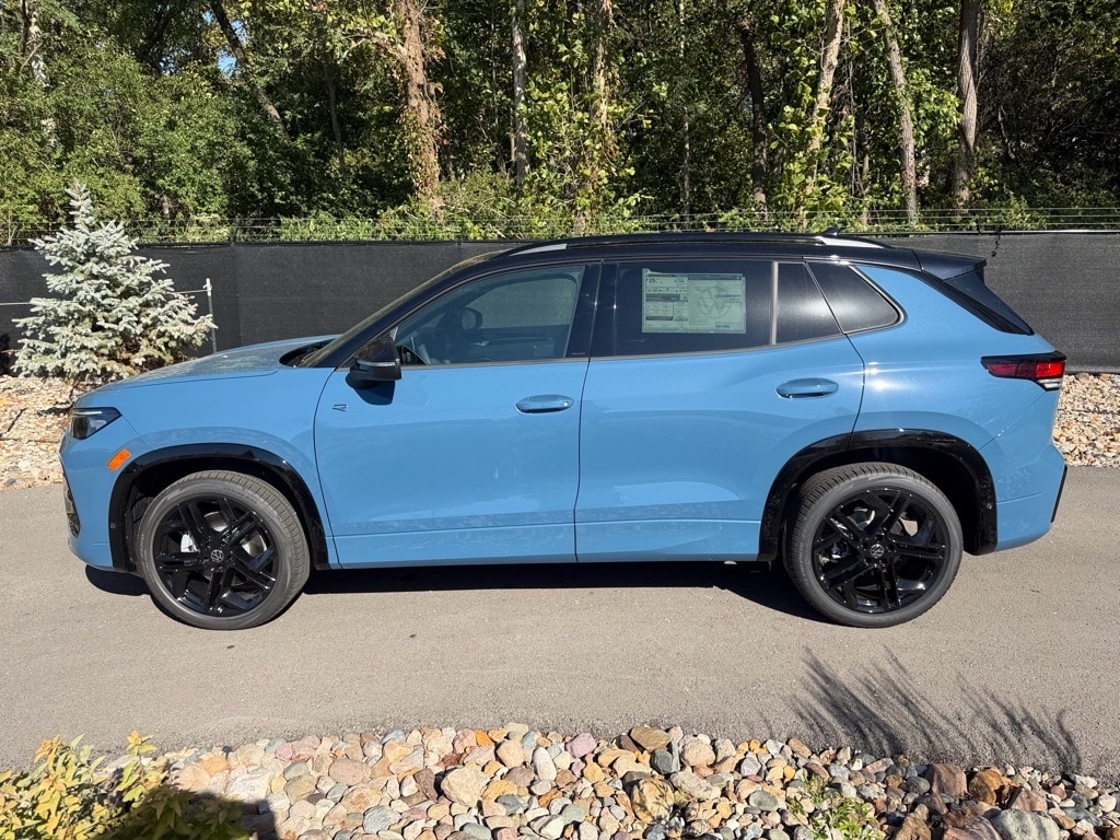 New 2025 Volkswagen Tiguan 2.0T SE R-Line Black SUV