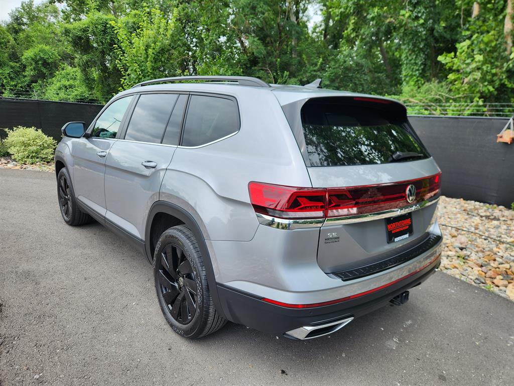 2024 Volkswagen Atlas SE Technology photo 3