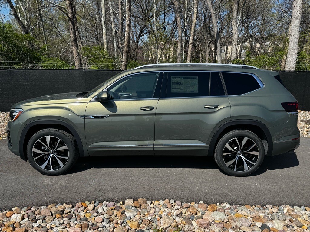2025 Volkswagen Atlas SEL Premium R-Line photo 2