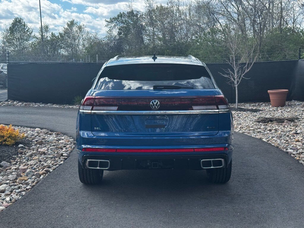 2025 Volkswagen Atlas Cross Sport SEL Premium R-Line photo 4