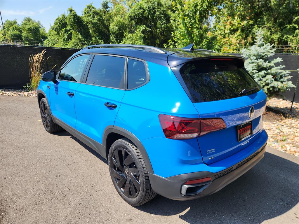 2024 Volkswagen Taos SE photo 3