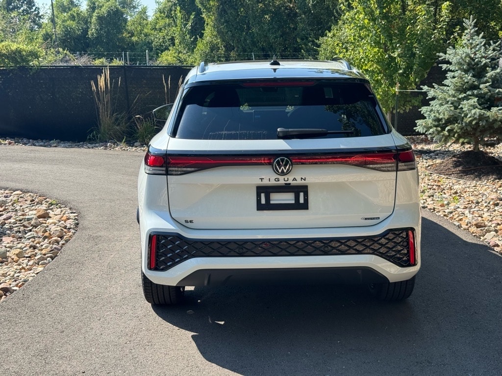 New 2025 Volkswagen Tiguan 2.0T SE R-Line Black SUV