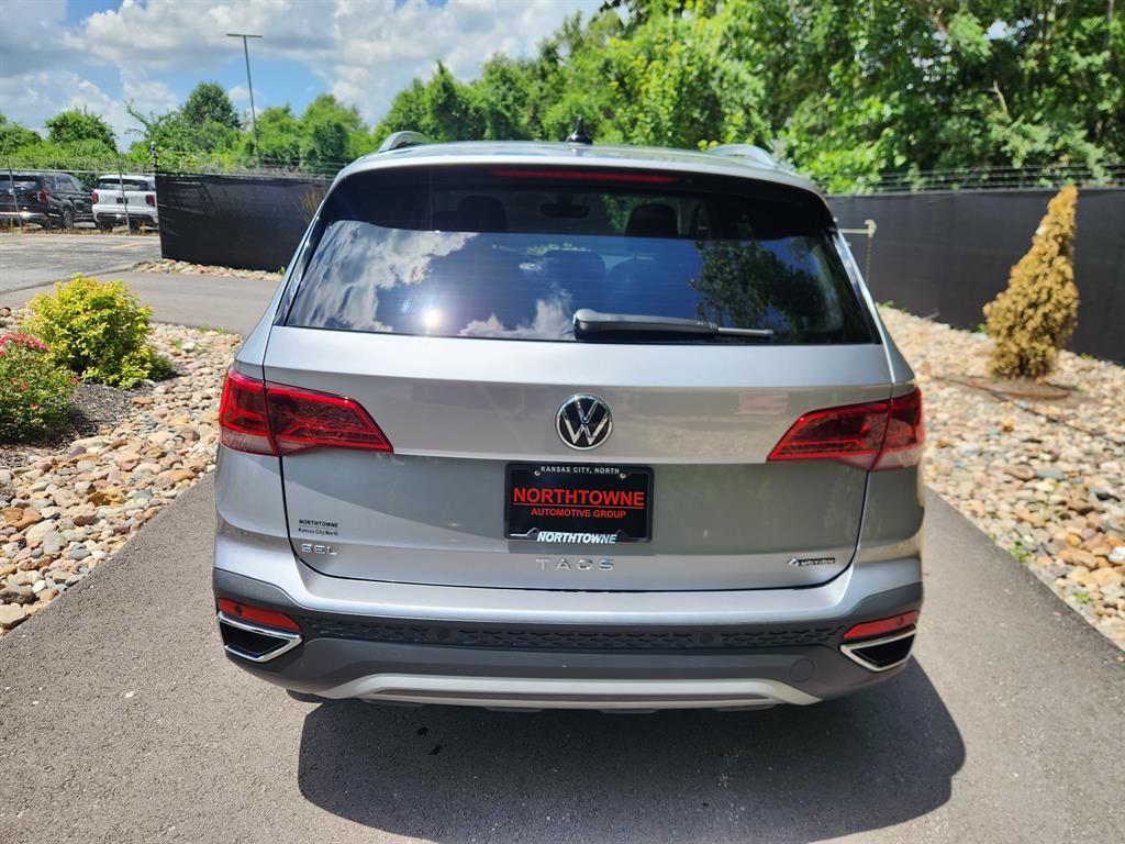 2022 Volkswagen Taos SEL photo 3