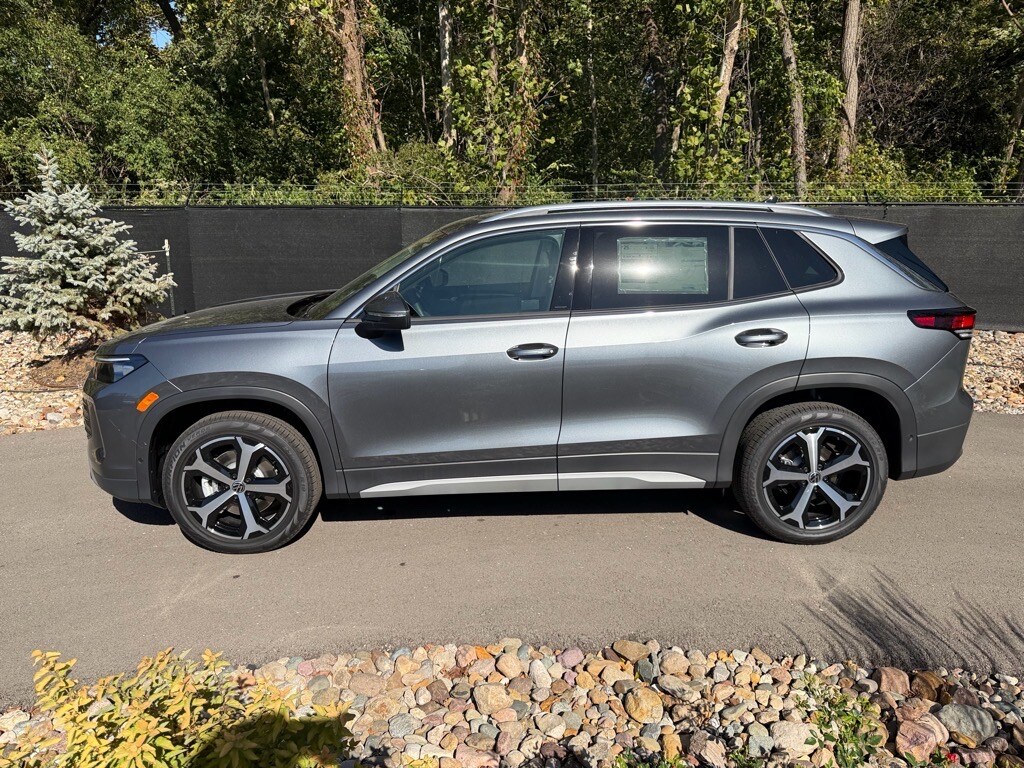 2026 Volkswagen Tiguan SE photo 2