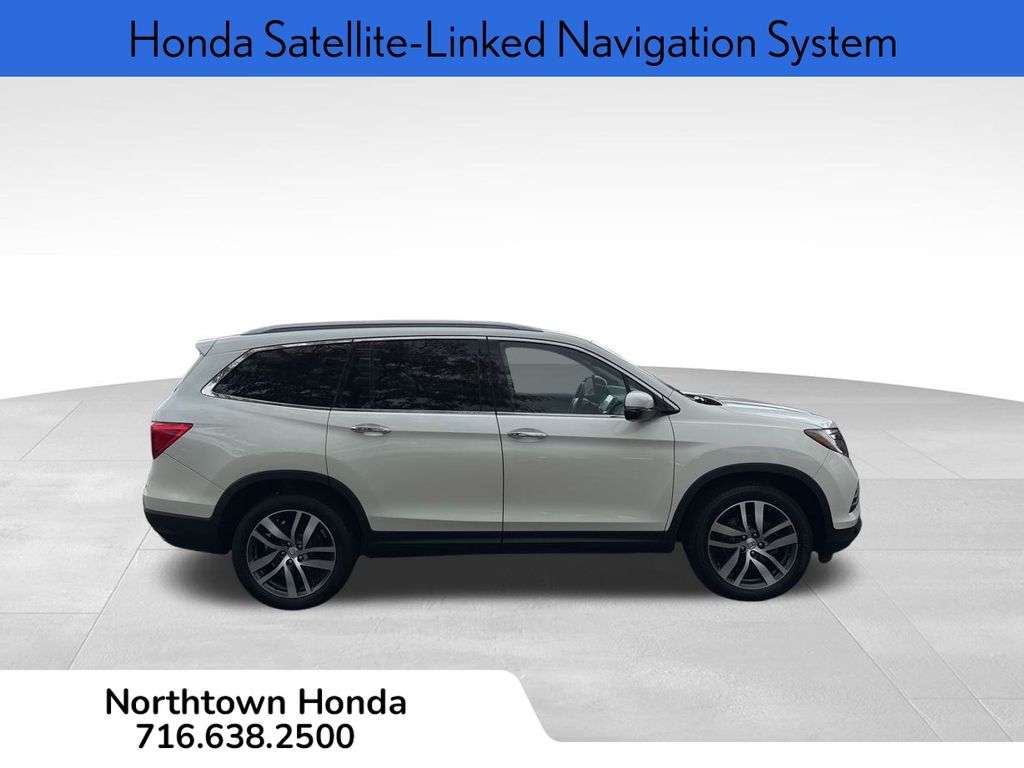 2017 Honda Pilot Elite photo 3