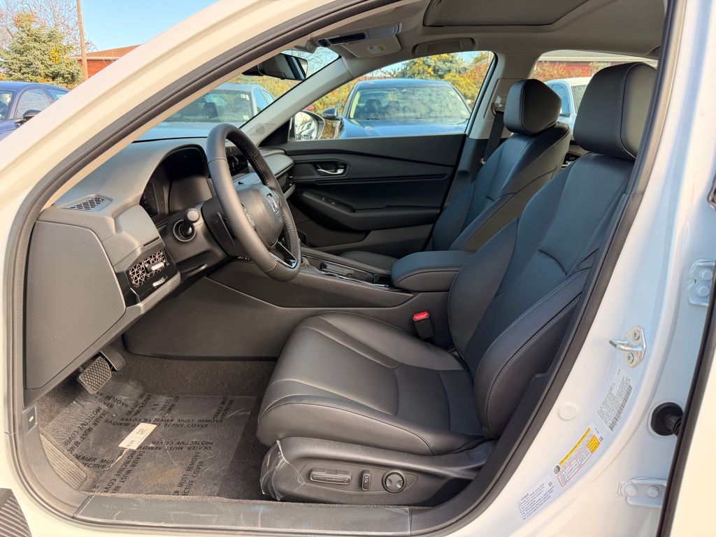 2025 Honda Accord Hybrid EX-L - Photo 11