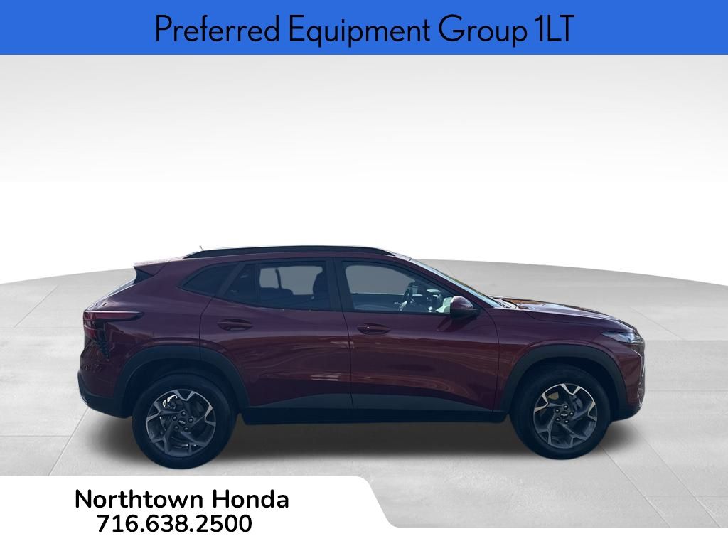 2024 Chevrolet Trax LT photo 3