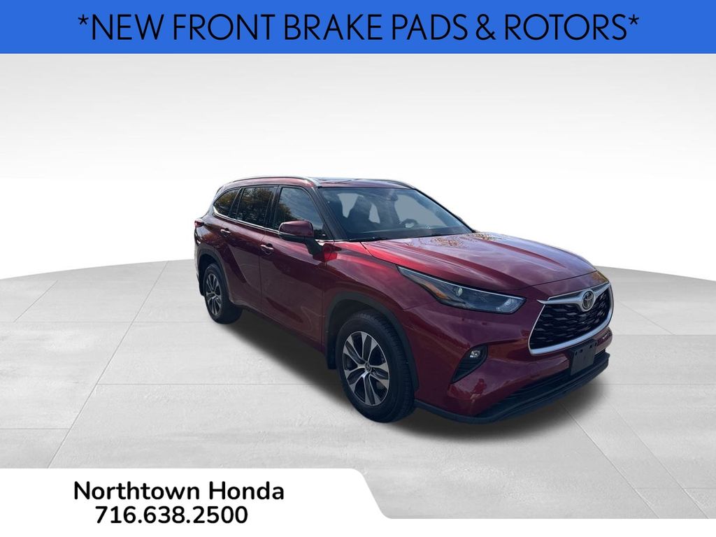 2022 Toyota Highlander XLE photo 2