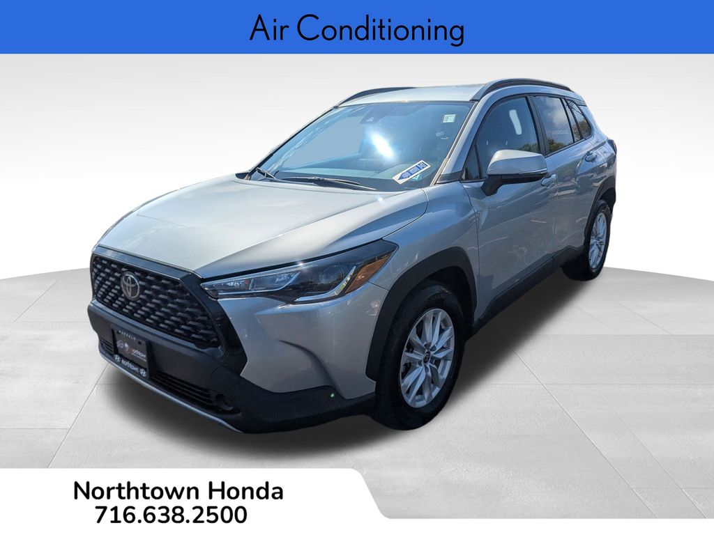 2022 Toyota Corolla Cross LE photo 3