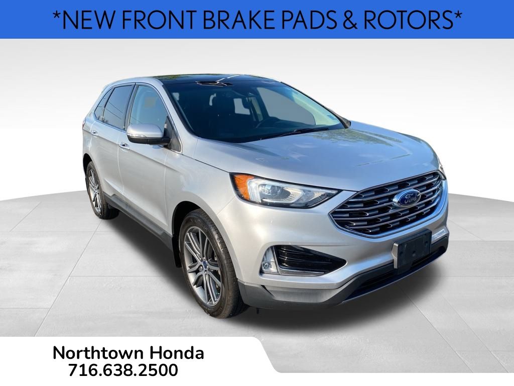 2019 Ford Edge Titanium photo 2