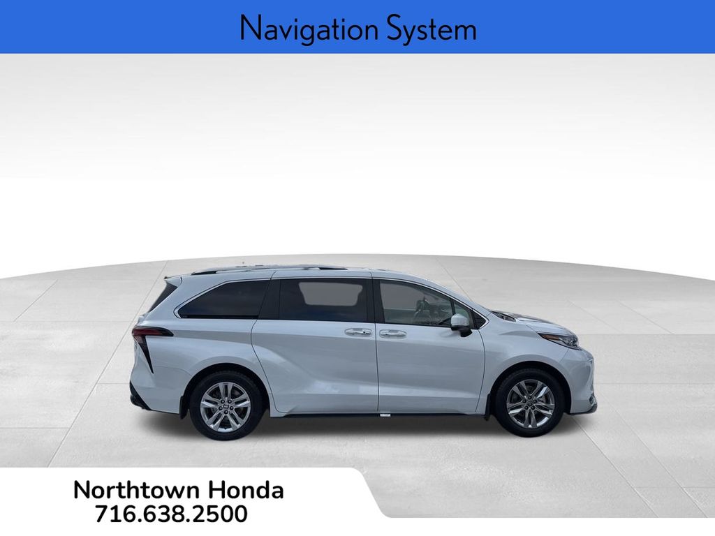 2024 Toyota Sienna Limited photo 3